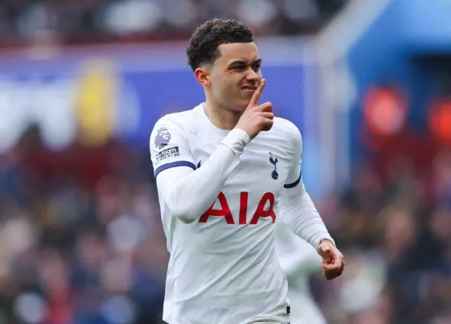 Brennan Johnson càng chơi càng hay trong màu áo Tottenham